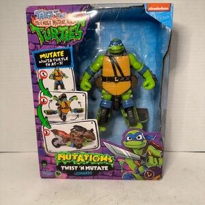 Teenage Mutant Ninja Turtles: Twist N Mutate Leonardo into 3-Wheeled Sling